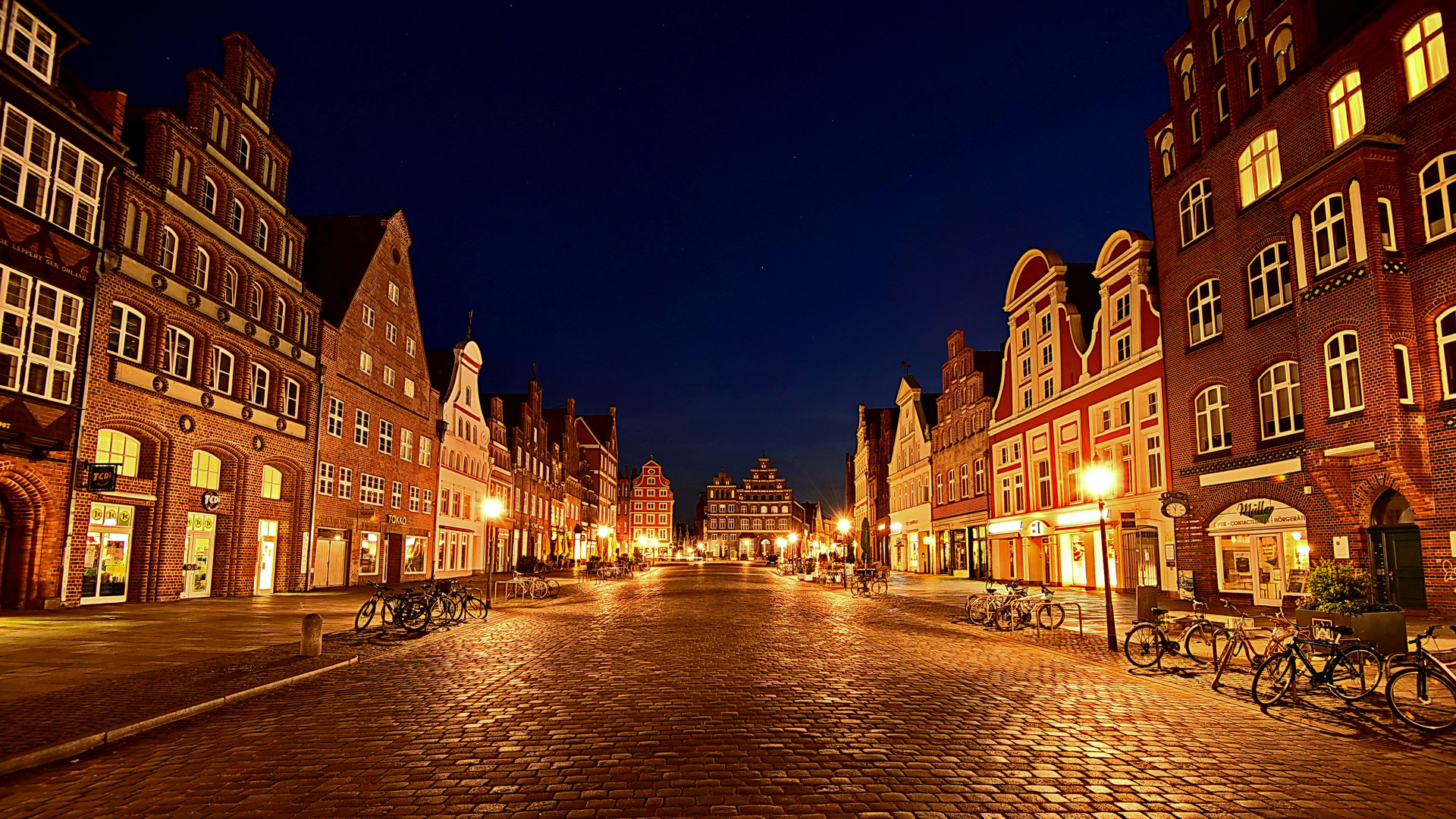 Lüneburg Innenstadt bei Nacht/Luneburg city center at night