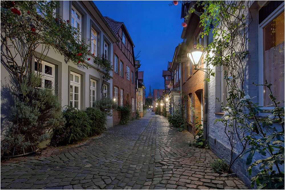 Lüneburg mit seinen kleinen Gassen Foto & Bild ...