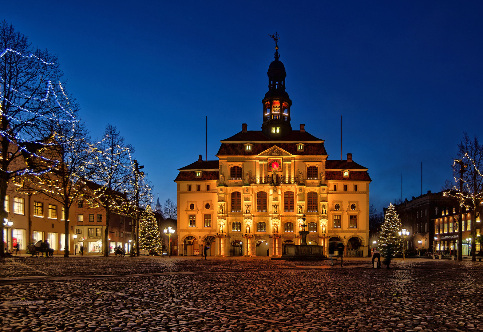 Lüneburg Rathaus am Abend