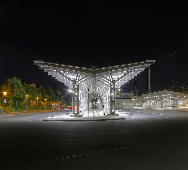 Lüneburger Busbahnhof bei Nacht 2