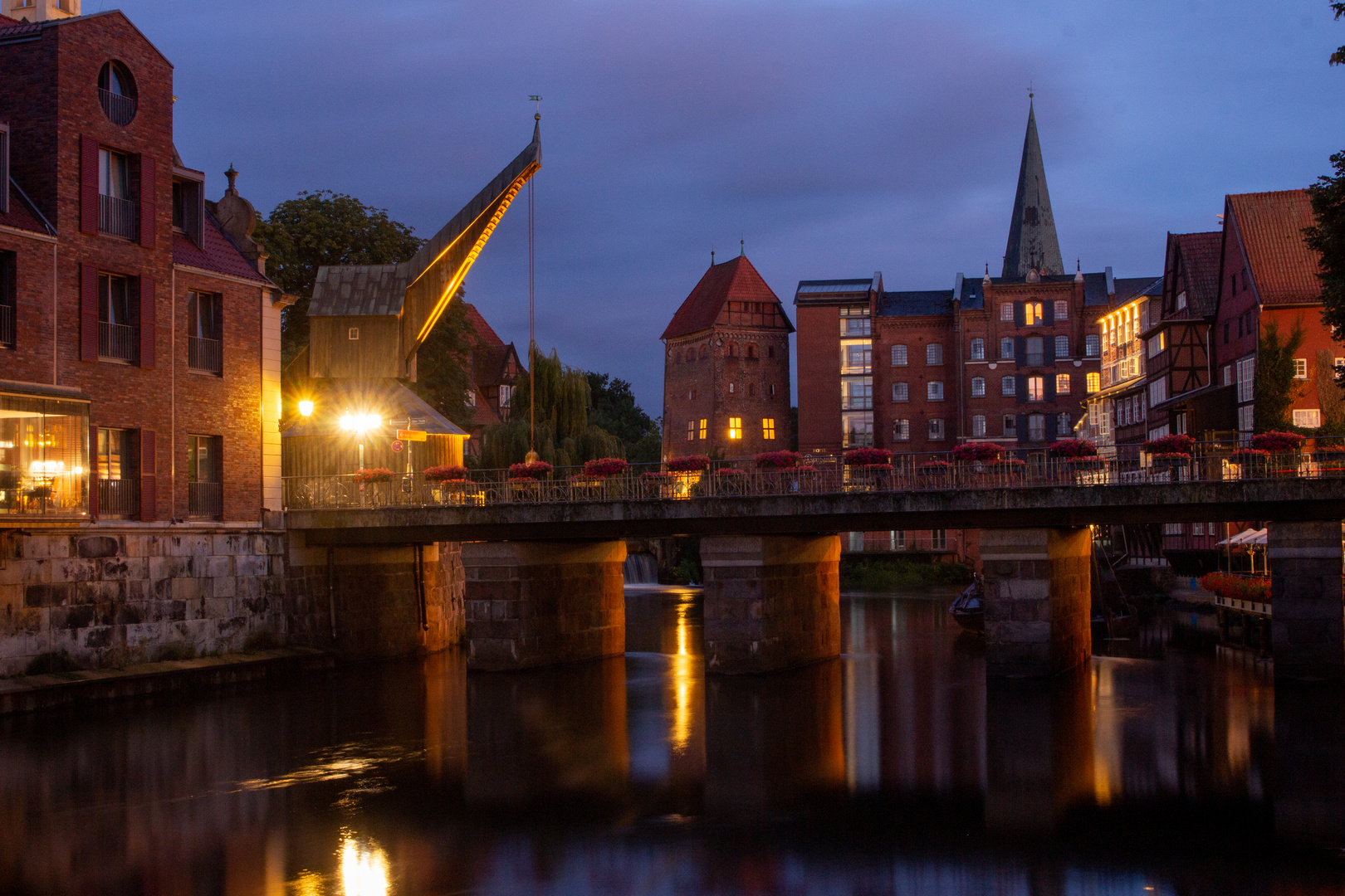 Lüneburger Hafen / Alter Kran bei Nacht