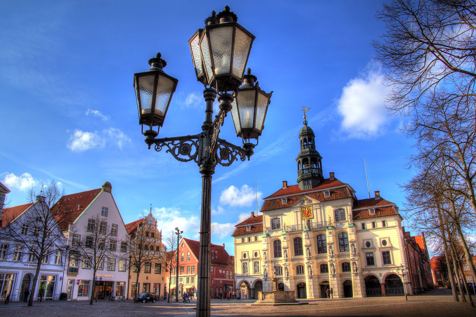 Lüneburger Rathaus im Frühling