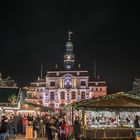 Lüneburger Rathaus mit Weihnachtsmarkt