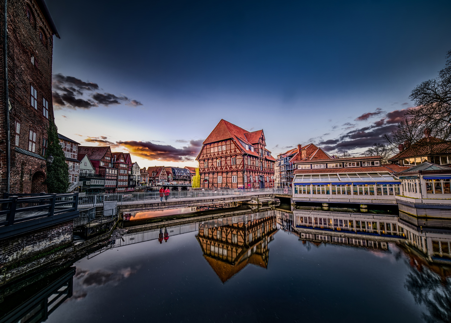 Lüneburger Spiegelung zur "Blauen Stunde"