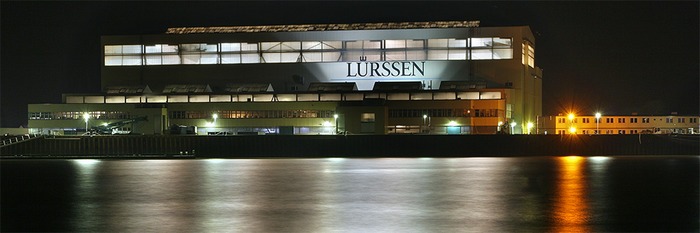 Lürssen-Werft bei Nacht