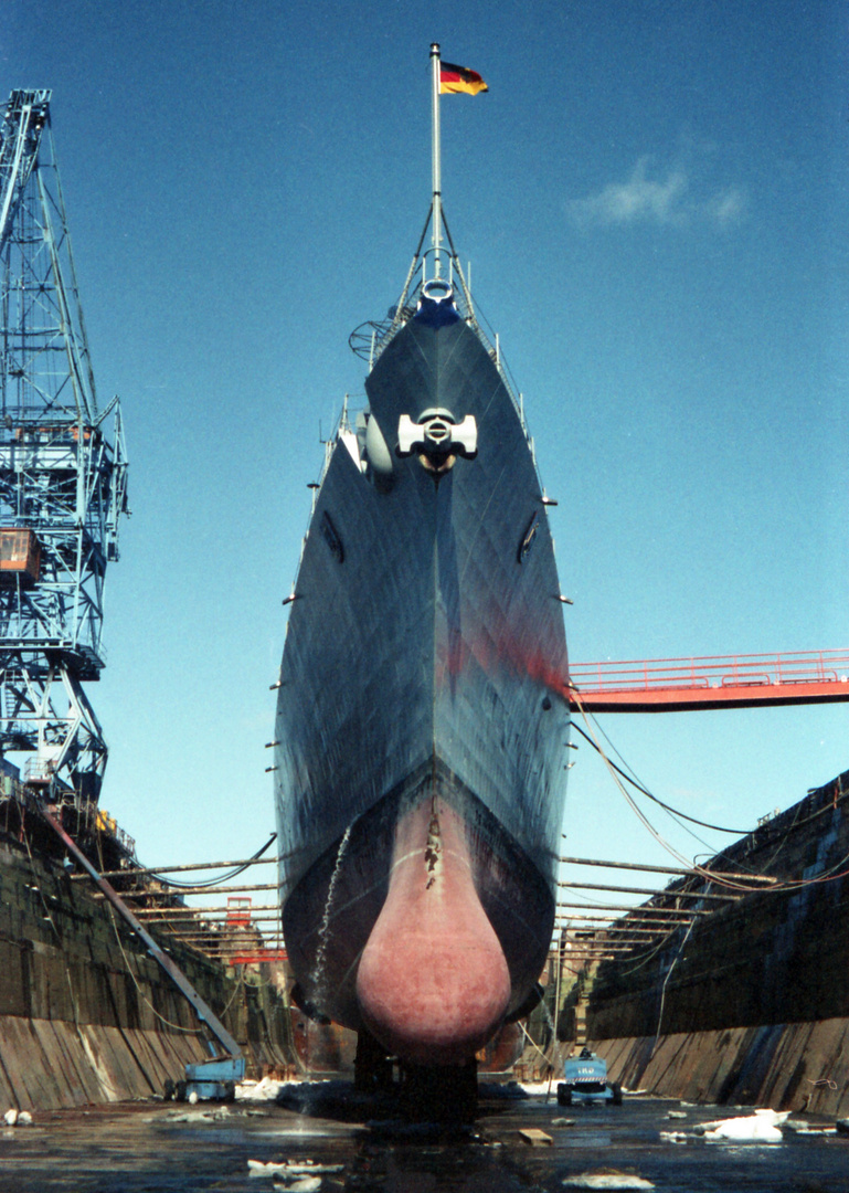 Lütjens im Dock