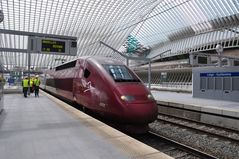 Lüttich: Thalys im neuen noch nicht ganz fertigem Bahnhof