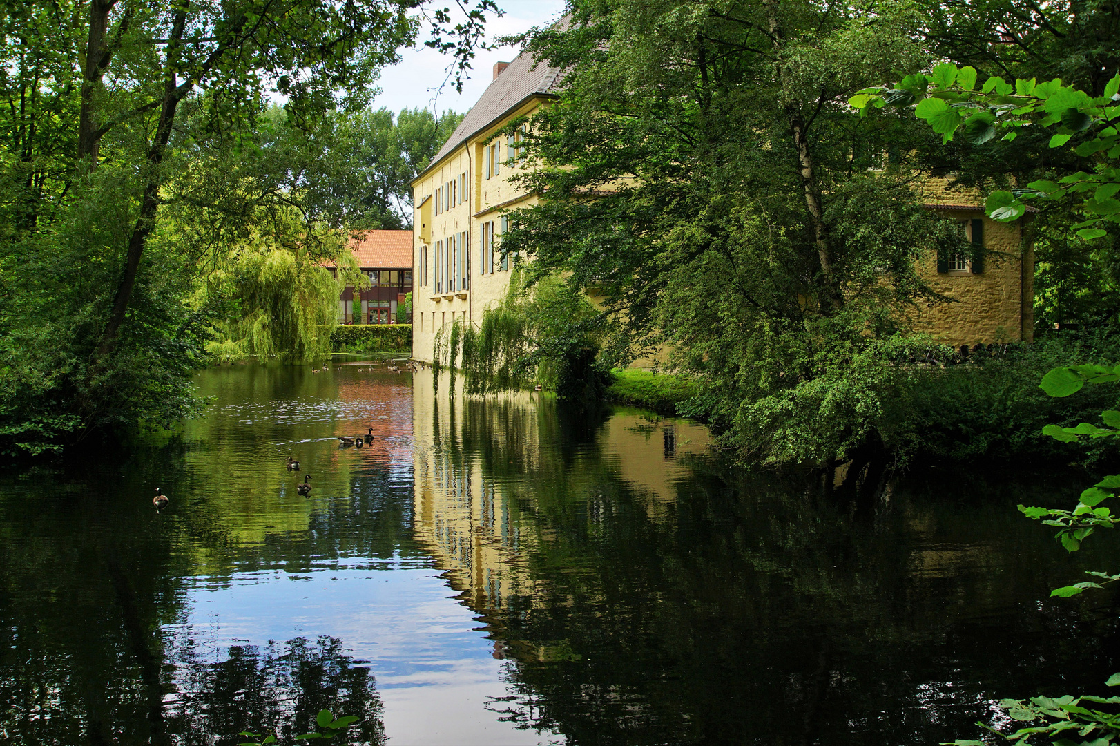  Lüttinghof, die Burg im Wasser.