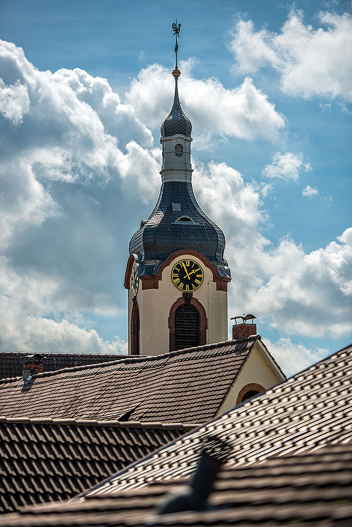 Lützelsachsener Dächer- und Kirchturmansichten