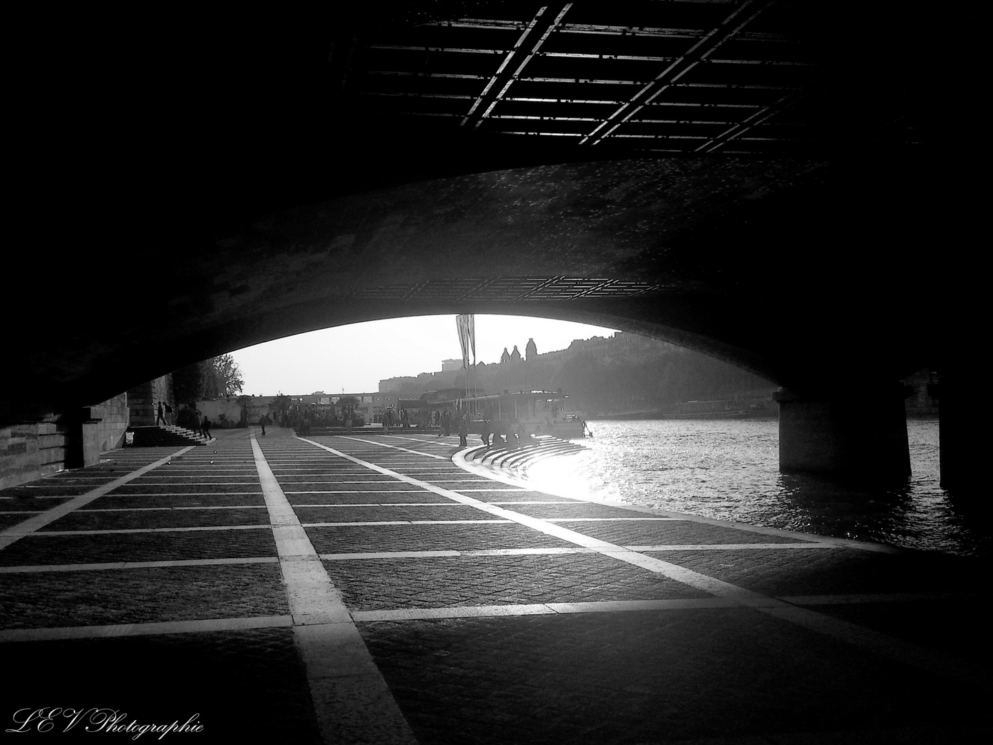 Lueur sous le pont