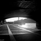 Lueur sous le pont