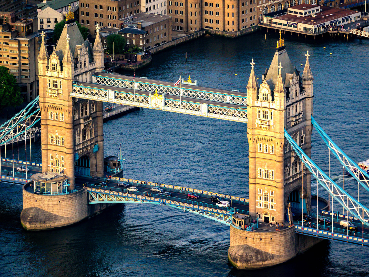 Luftaufnahme der Tower Bridge, London