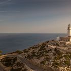 Luftaufnahme vom Leuchtturm Cap Formentor / Mallorca bei Sonnenaufgang 