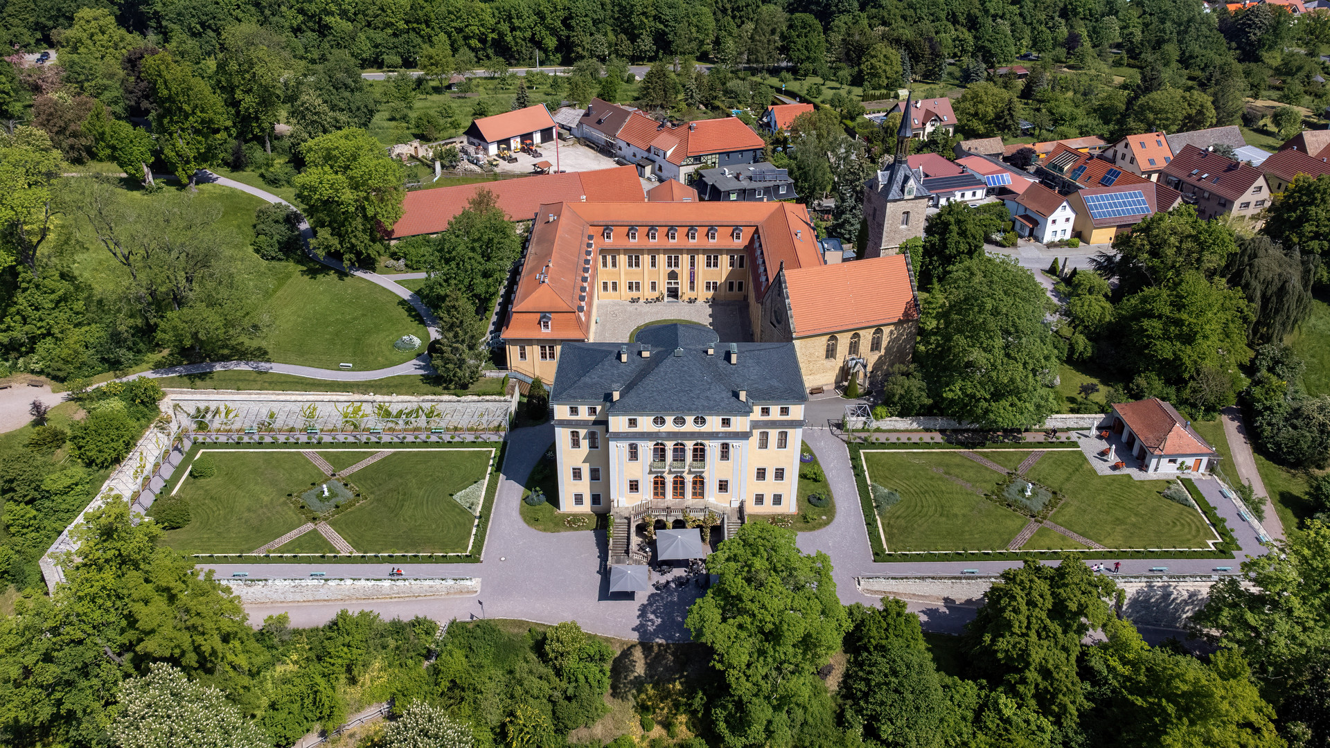 Luftaufnahme von Schloss Ettersburg