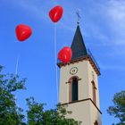 Luftballon und Kirche