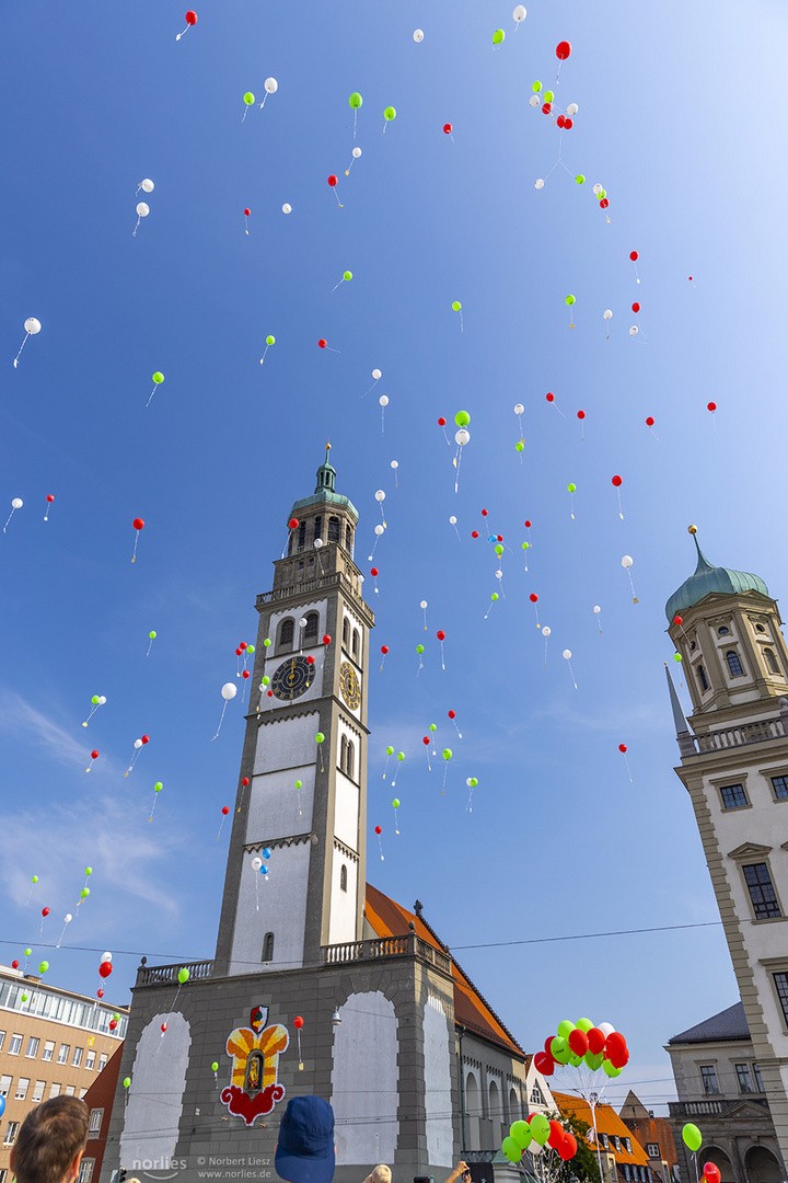 Luftballons am Perlachturm