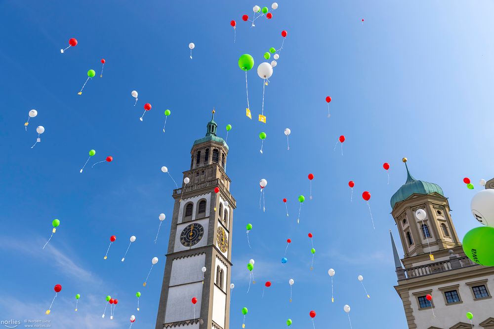 Luftballons am Rathausplatz