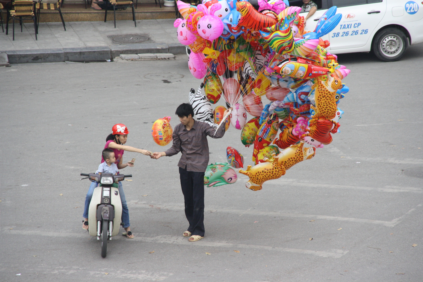 Luftballonverkäufer in Hanoi