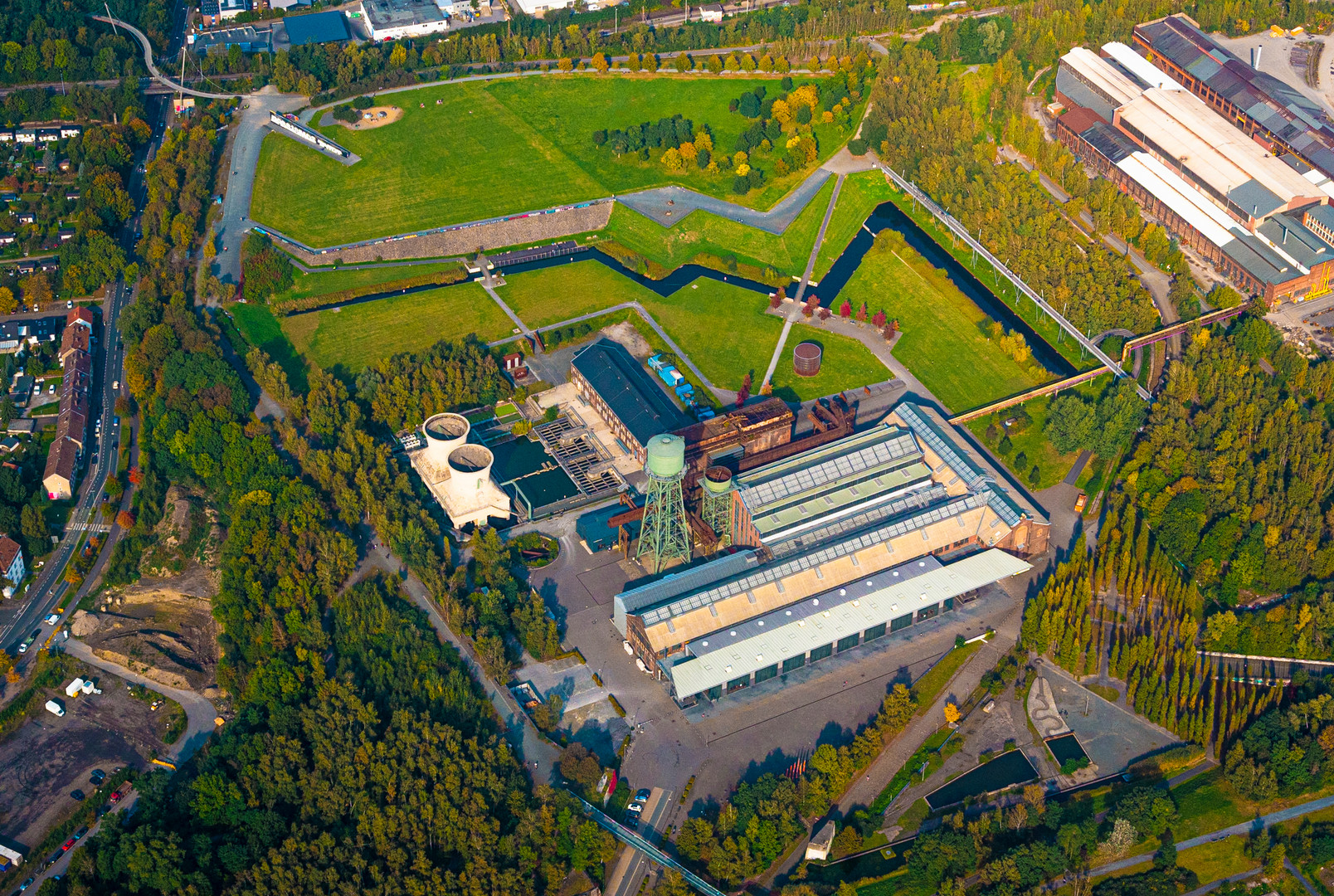 Luftbild der Jahrhunderthalle im Westpark Bochum