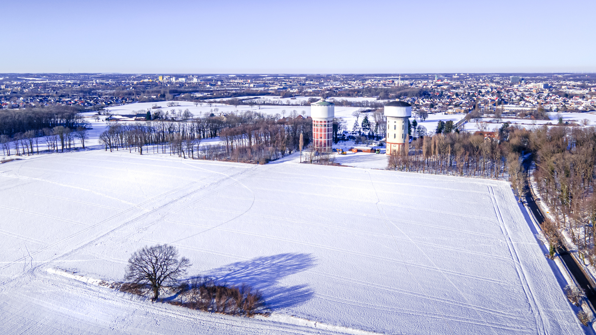 Luftbild der Wassertürme in Hamm Berge im Winter