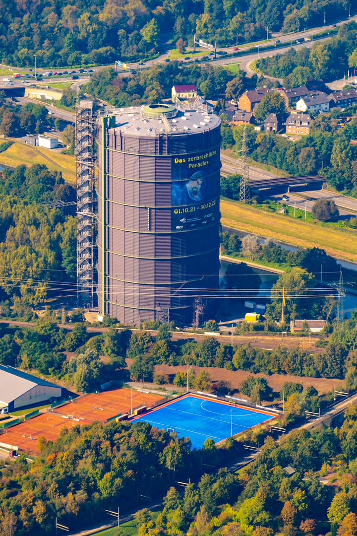 Luftbild vom Gasometer Oberhausen im Ruhrgebiet