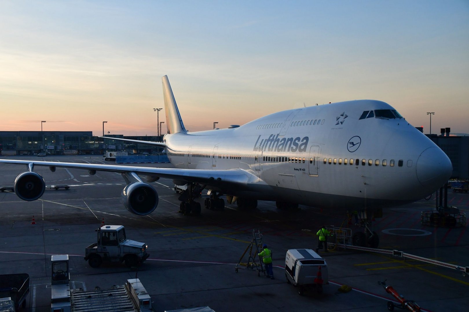 Lufthansa , 747-400 , Frankfurt / Main