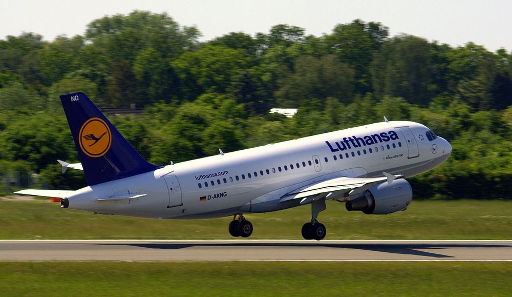 Lufthansa A319 beim TakeOff in Hamburg