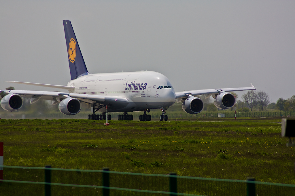 Lufthansa A380 - Takeoff