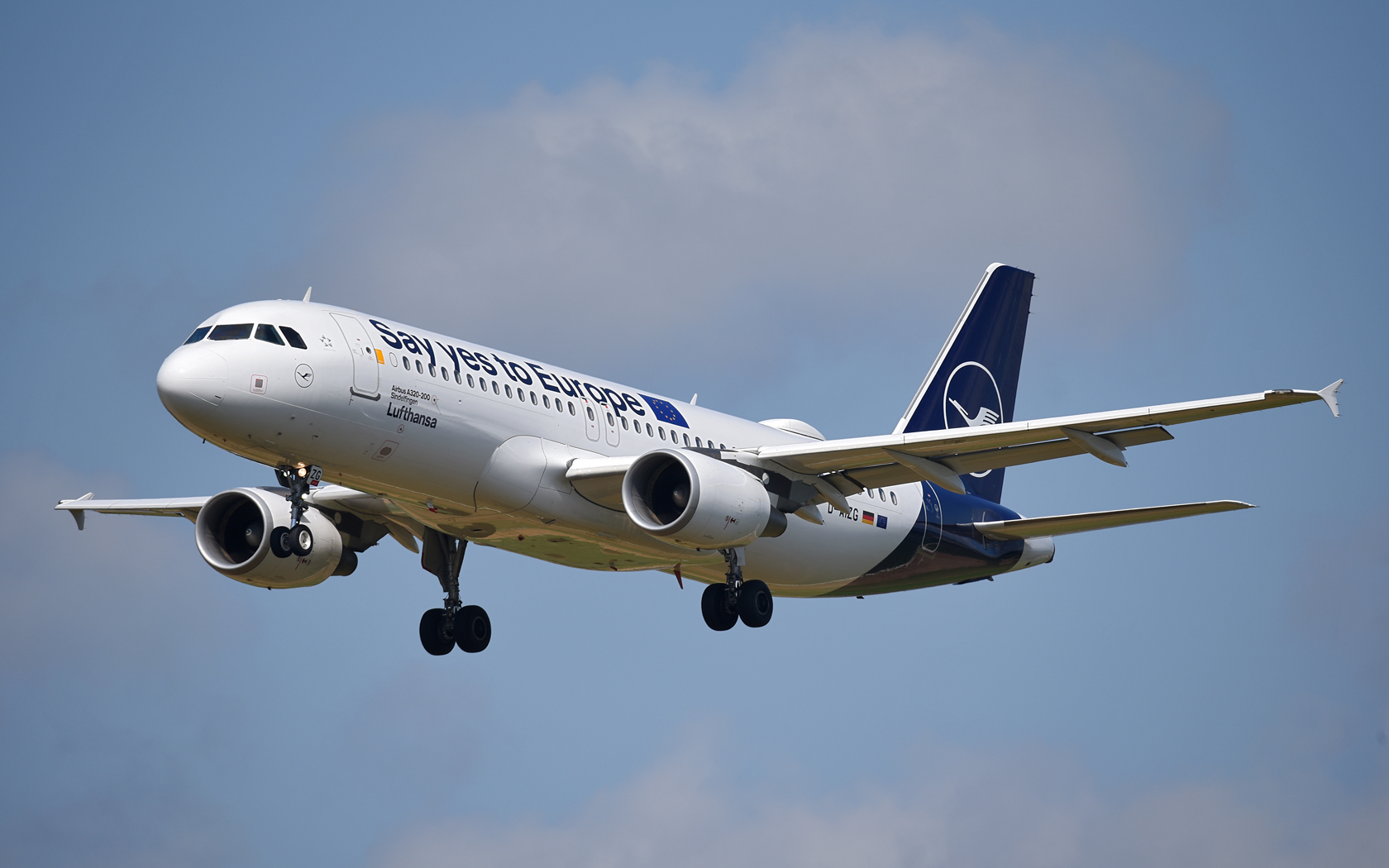 Lufthansa Airbus A320-214 D-AIZG 