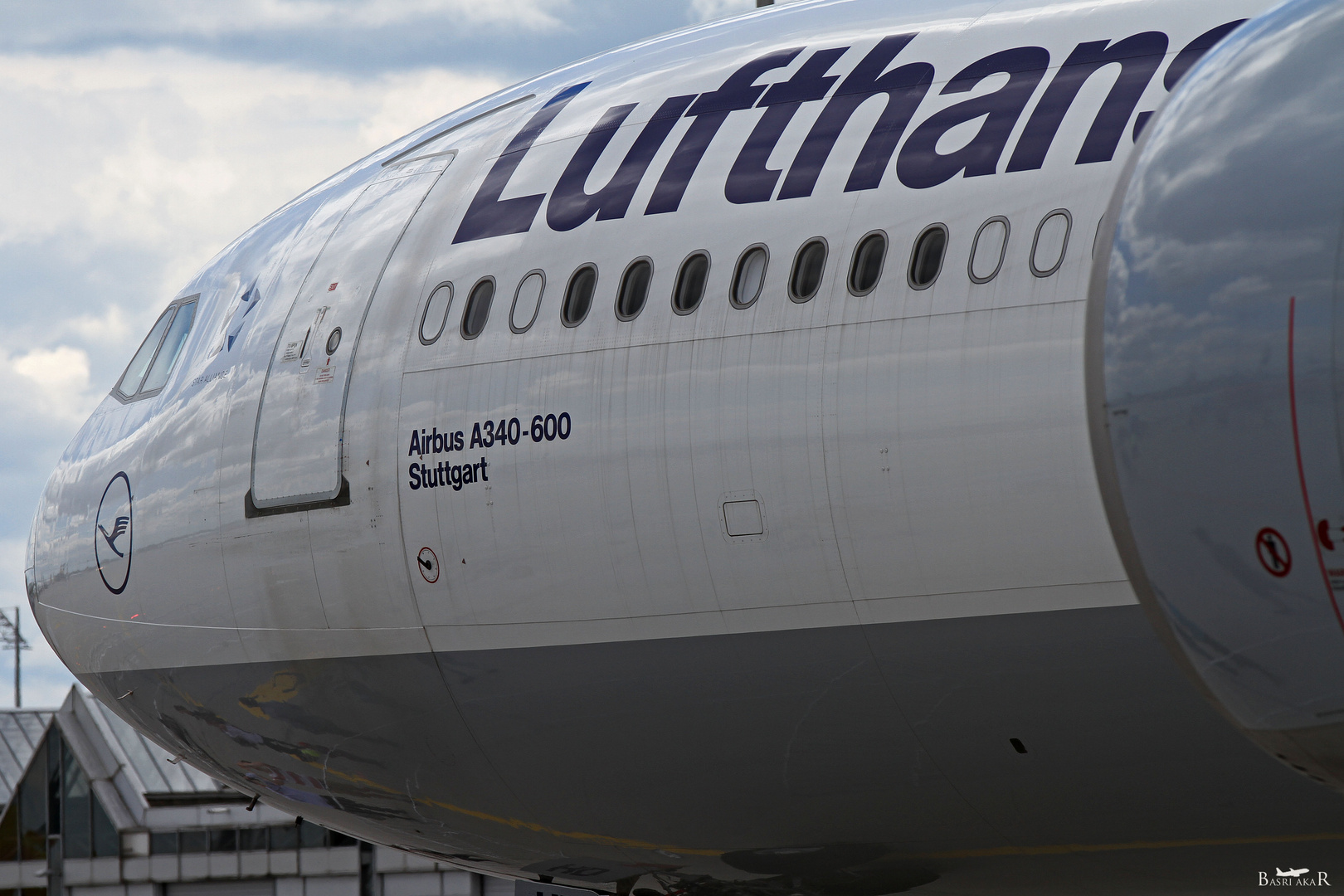 Lufthansa Airbus  A340-600 "D-AIHD" Stuttgart