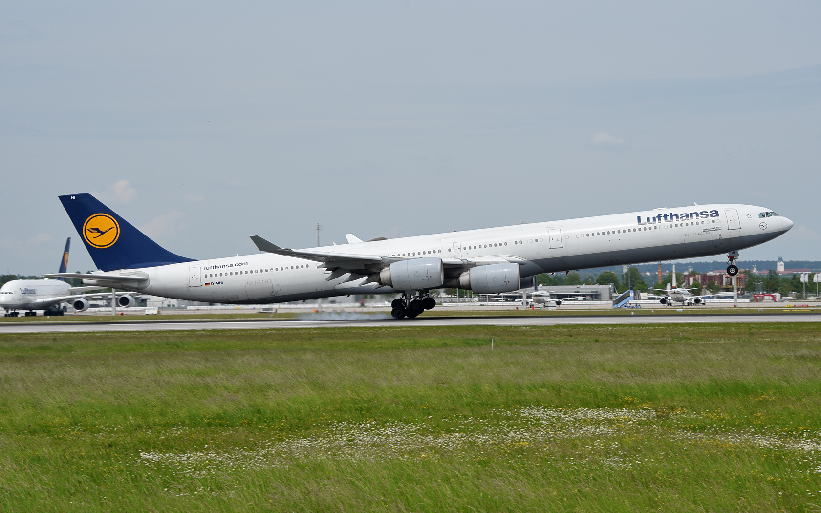 Lufthansa Airbus A340-600 D-AIHI 