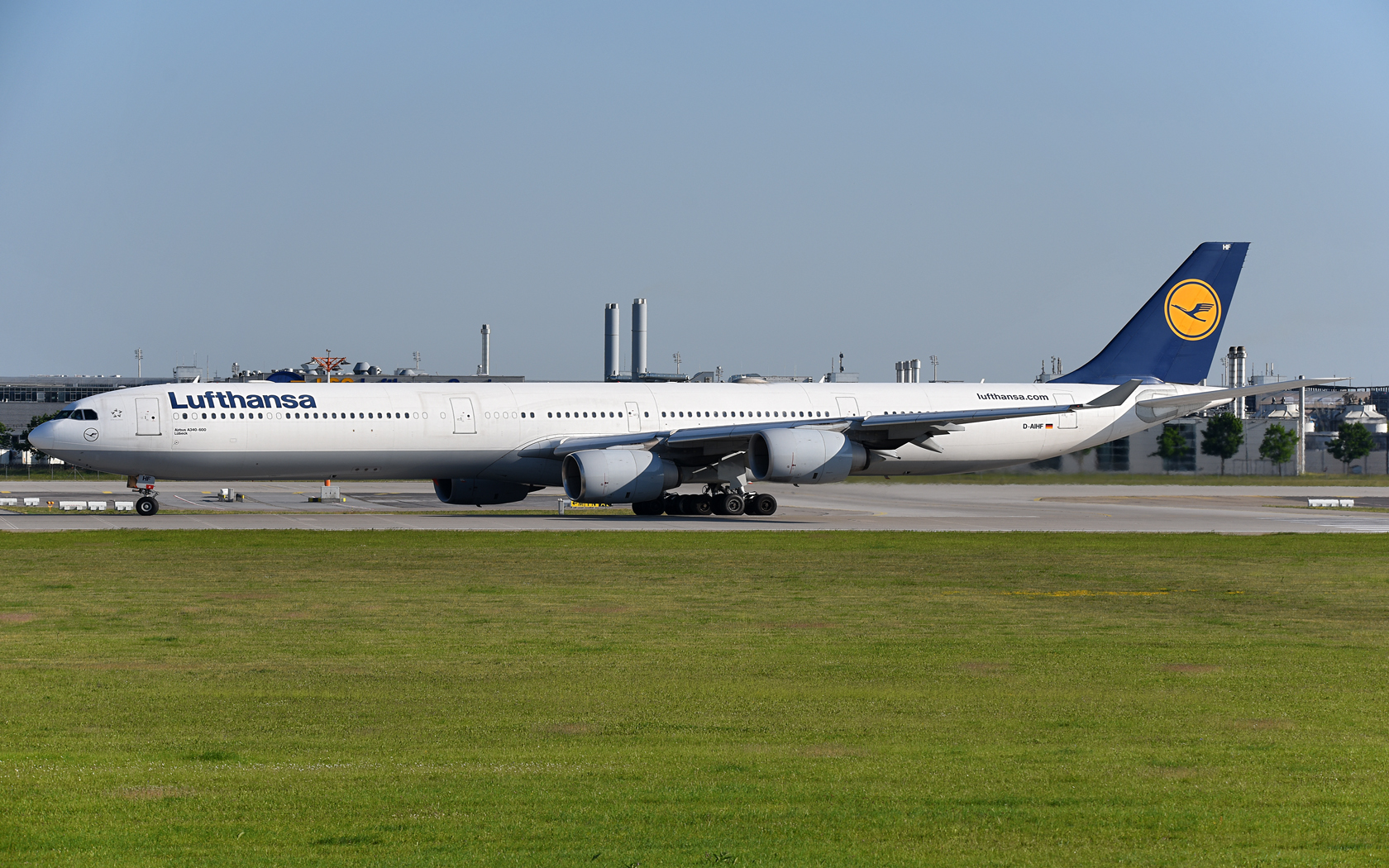 Lufthansa Airbus A340-642 D-AIHF 