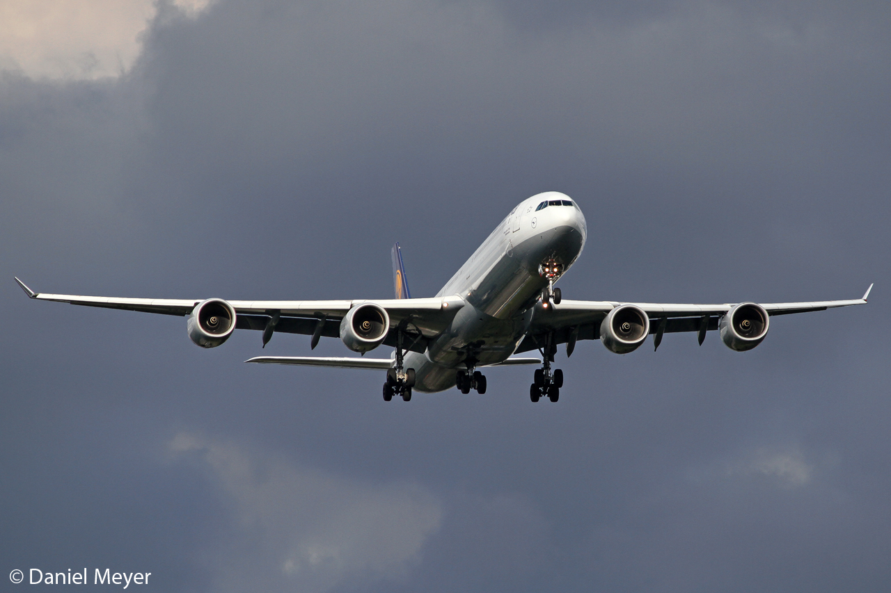 Lufthansa Airbus A340-642 D-AIHL "Saarbrücken"