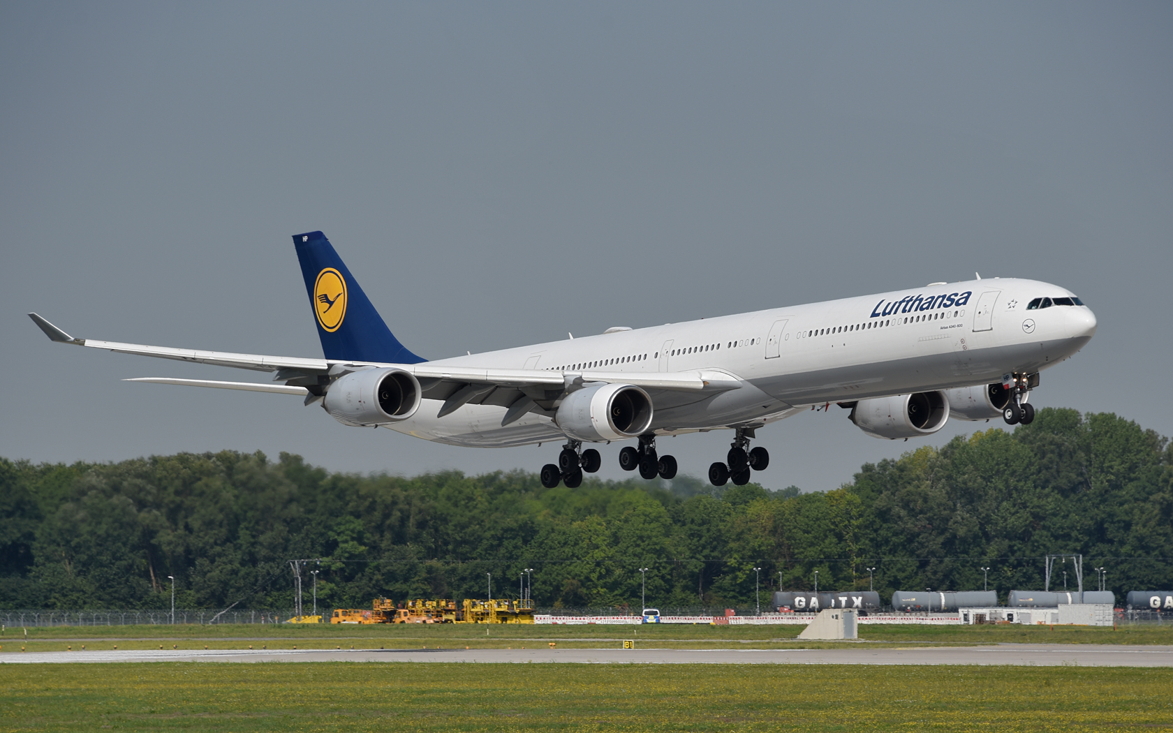 Lufthansa Airbus A340-642 D-AIHP 