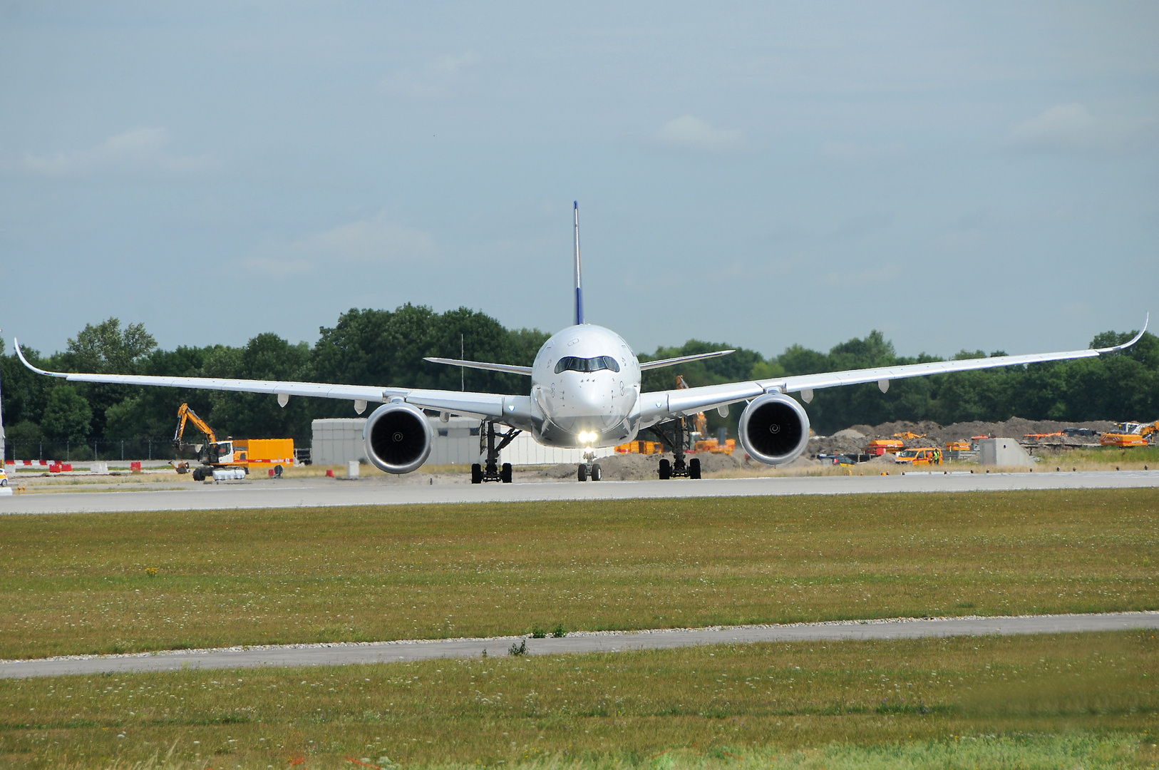 Lufthansa Airbus A350-900 D-AIXB 