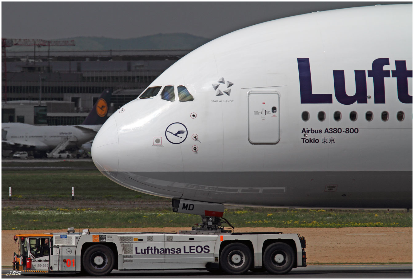 Lufthansa Airbus A380-800 "Tokio" auf dem Weg zum Hangar