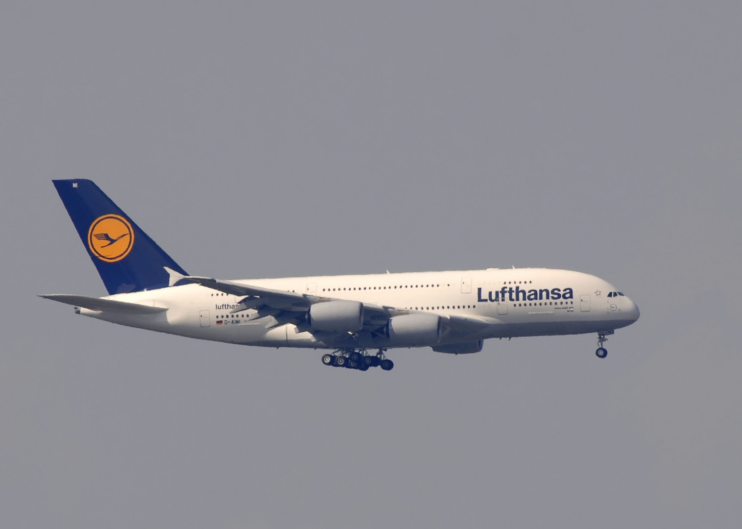 Lufthansa Airbus A380-841  D - AIMI,  Flug  LH 9880 im Endanflug auf Berlin Tegel