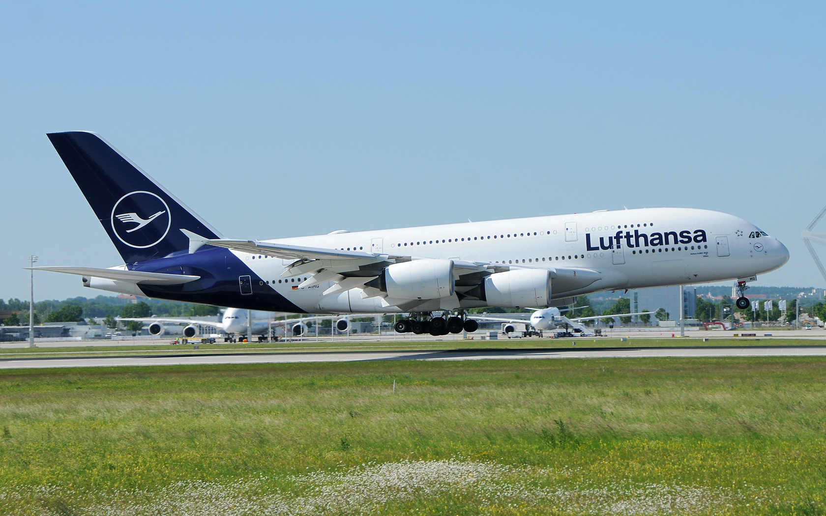 Lufthansa Airbus A380 D-AIMG 