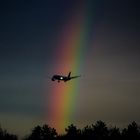 Lufthansa B-787 im Regenbogen