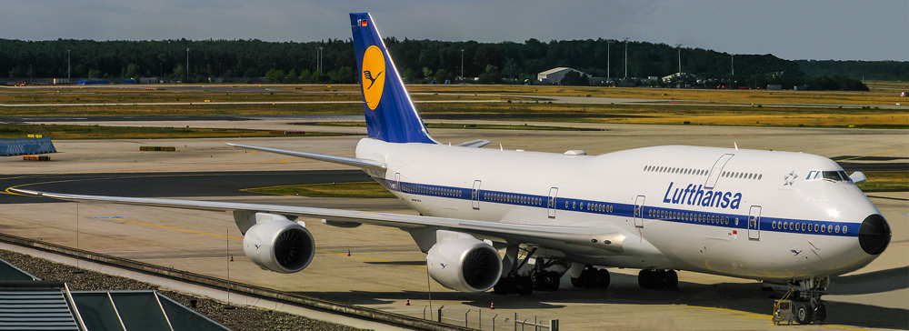 Lufthansa B7747-8I Retro