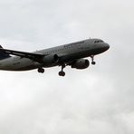 Lufthansa beim Landeanflug zum Airport Hamburg