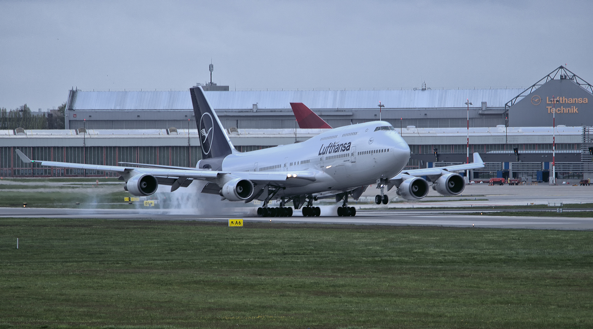 Lufthansa Boeing 747-400 Landung