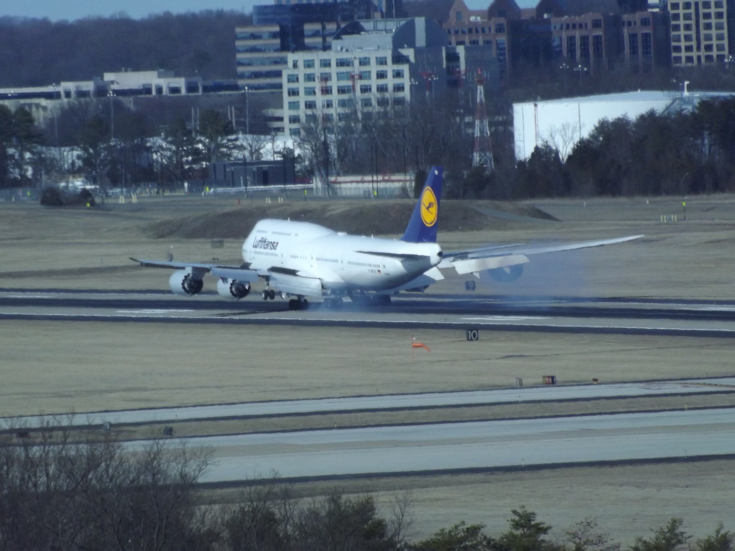 Lufthansa Boeing 747-8 landet in Washington DC