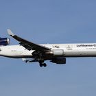 Lufthansa Cargo MD11 mit 100 years Air Cargo Sticker