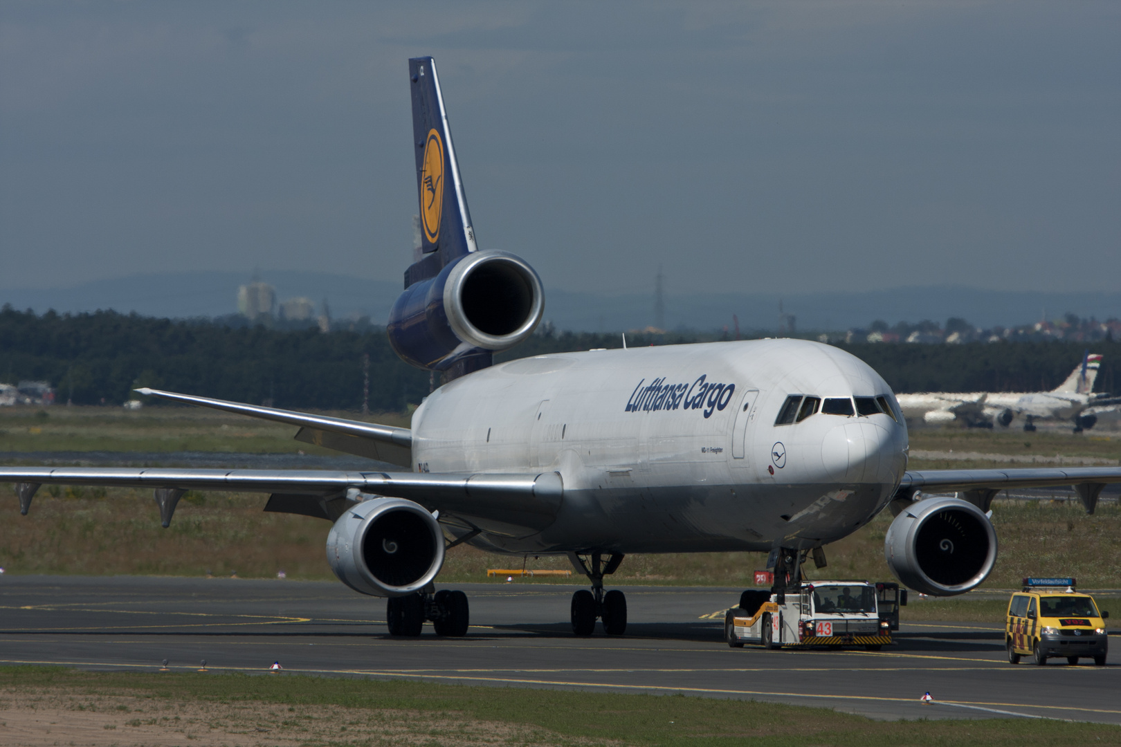 Lufthansa McDonnell Douglas MD 11-Freighter...