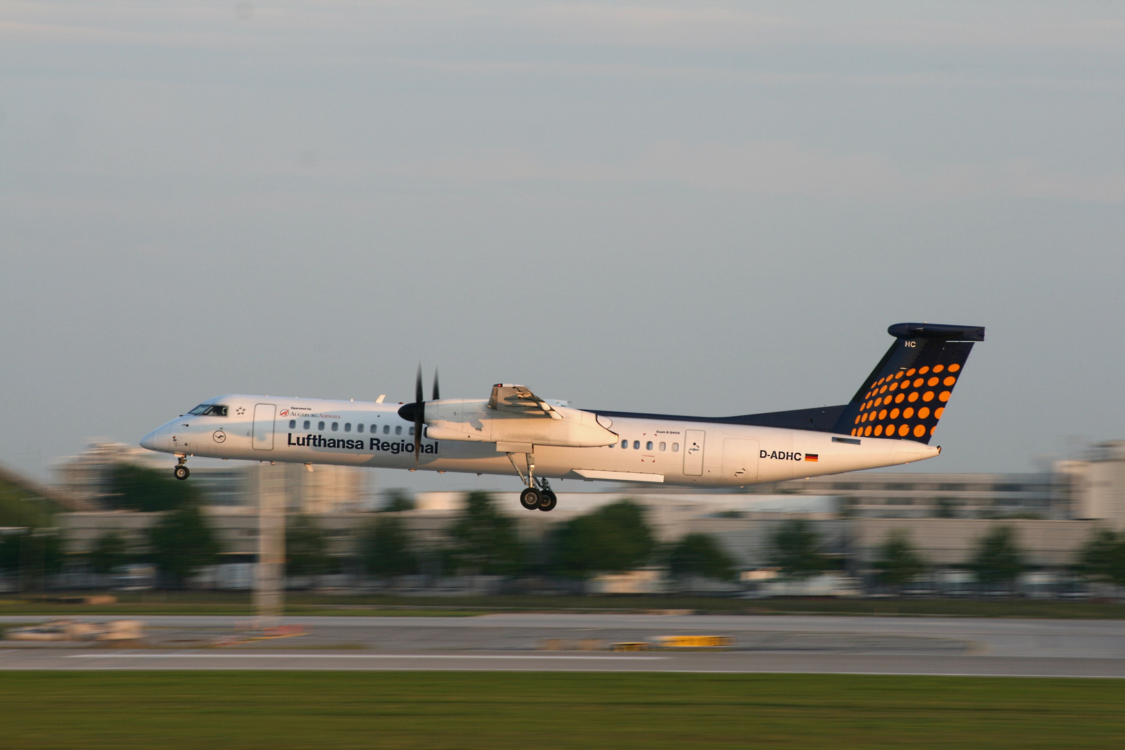 Lufthansa Regional Augsburg Airways DHC-8-402Q Dash 8