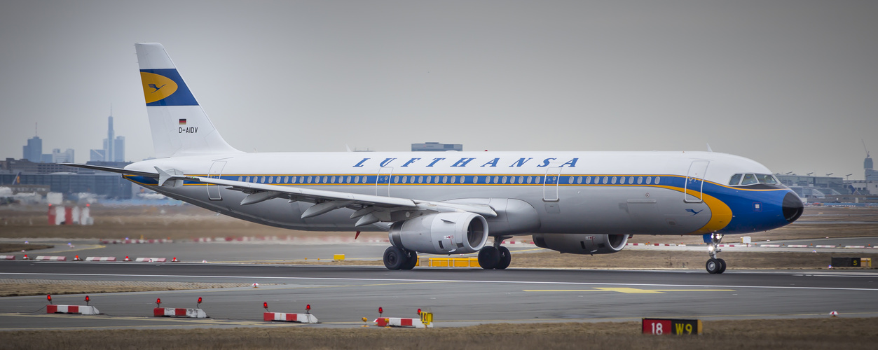 Lufthansa (Retro livery)