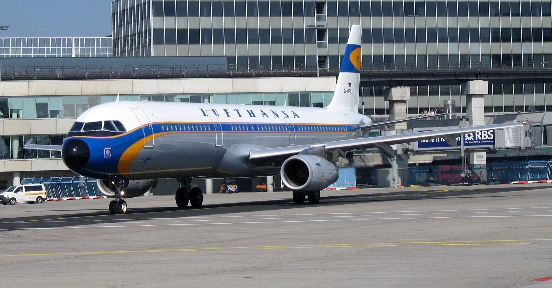 Lufthansa retrojet