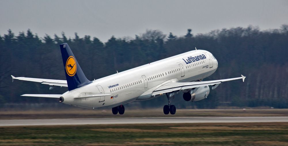 Lufthansa take off