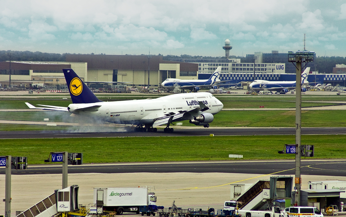 Lufthansa - Touch down...